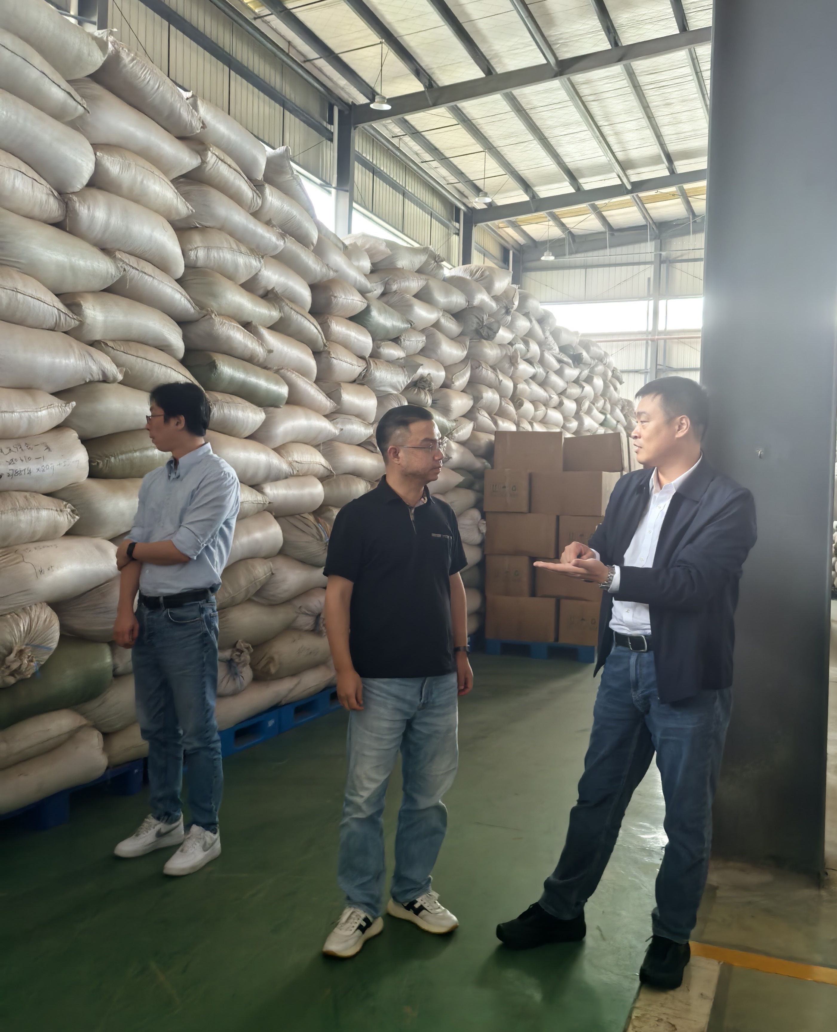 李总裁走访蜀茶集团荣县茶叶加工厂房 李总裁走访蜀茶集团荣县茶叶加工厂房